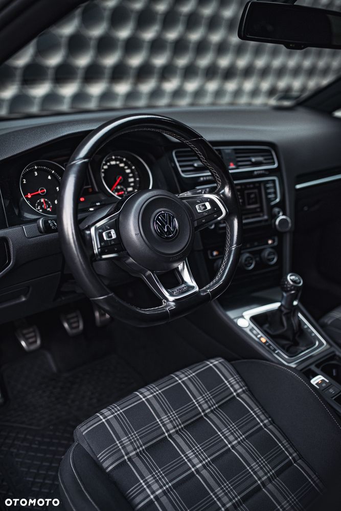 Volkswagen Golf VII 2.0 TDI BMT GTD - 7