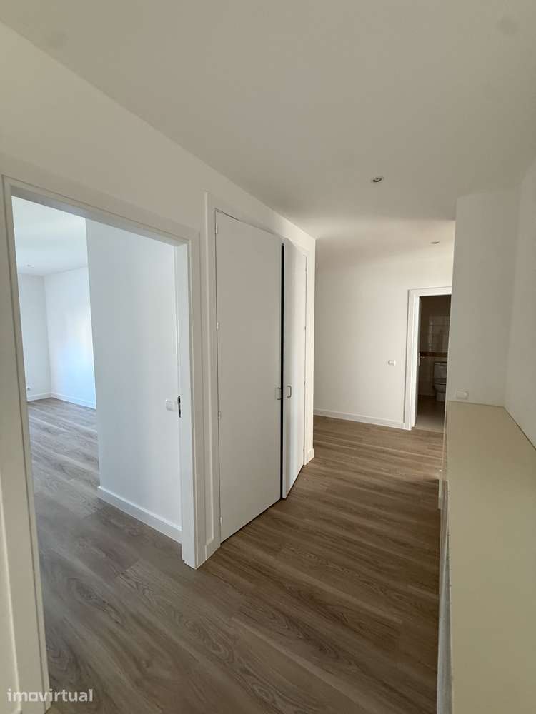 Apartamento T4 com varanda e garagem em Oeiras - Grande imagem: 3/14