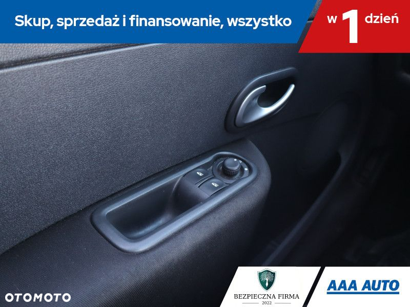 Renault Clio - 17