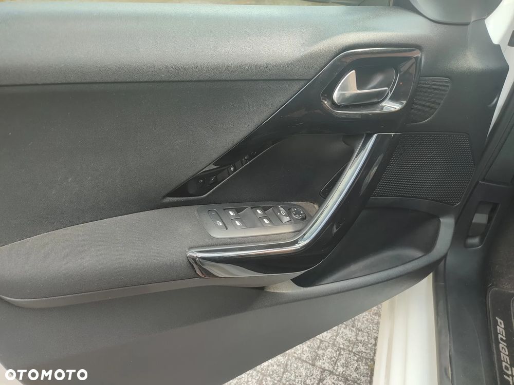 Peugeot 208 - 5