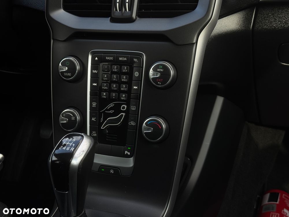 Volvo V40 D2 Summum - 32