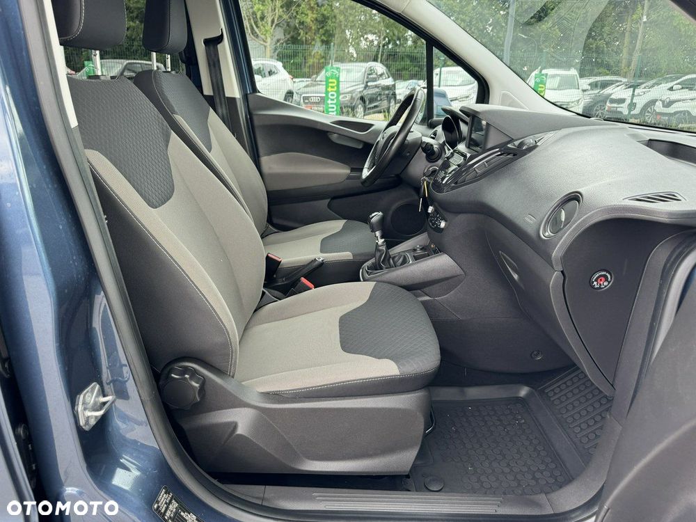 Ford Tourneo Courier - 32