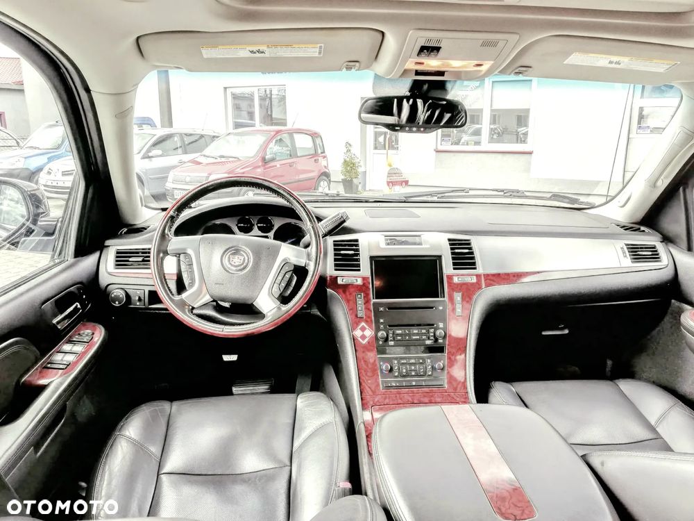 Cadillac Escalade - 5