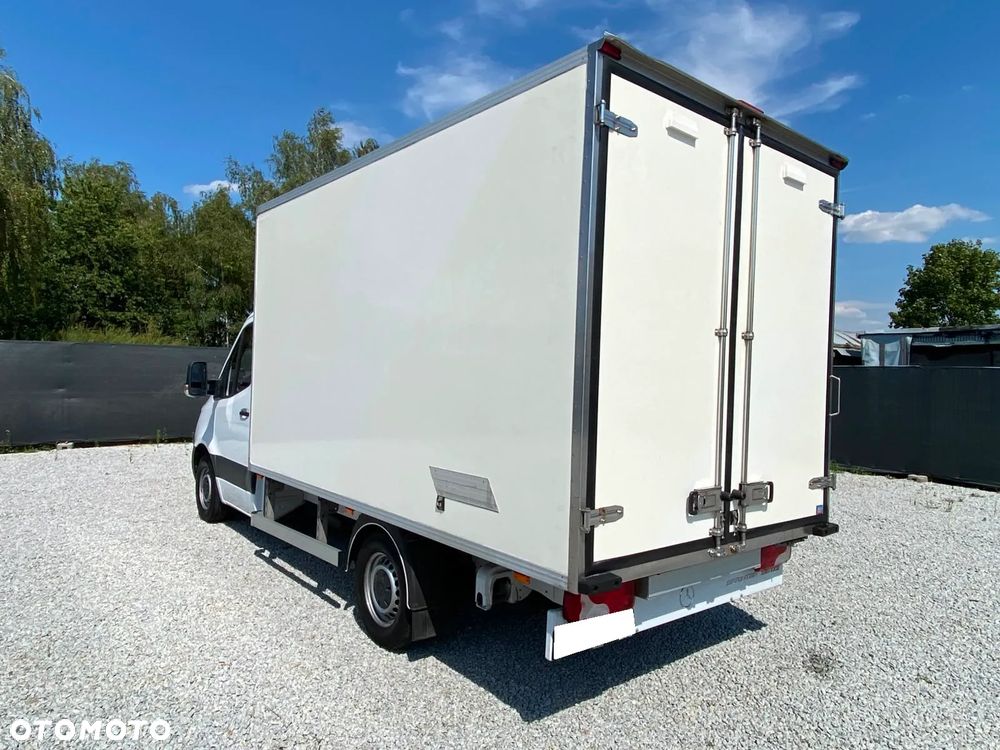 Mercedes-Benz Sprinter - 4