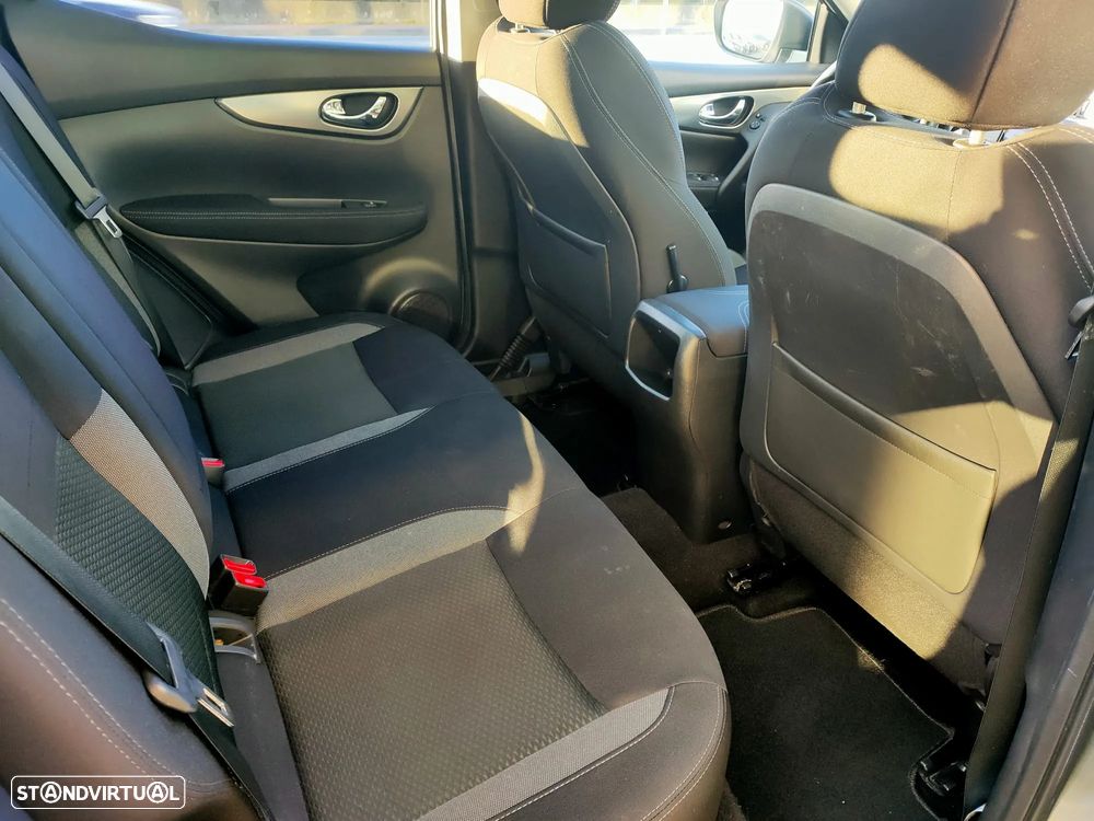 Nissan Qashqai 1.5 dCi N-Connecta 18 - 8