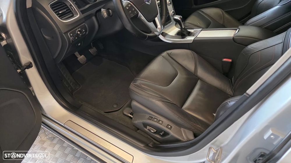 Volvo V60 2.0 D4 VOR - 40