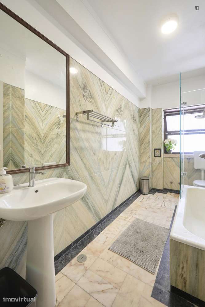 Quarto - localizado em Marquês de Pombal Lisbon - Grande imagem: 5/41