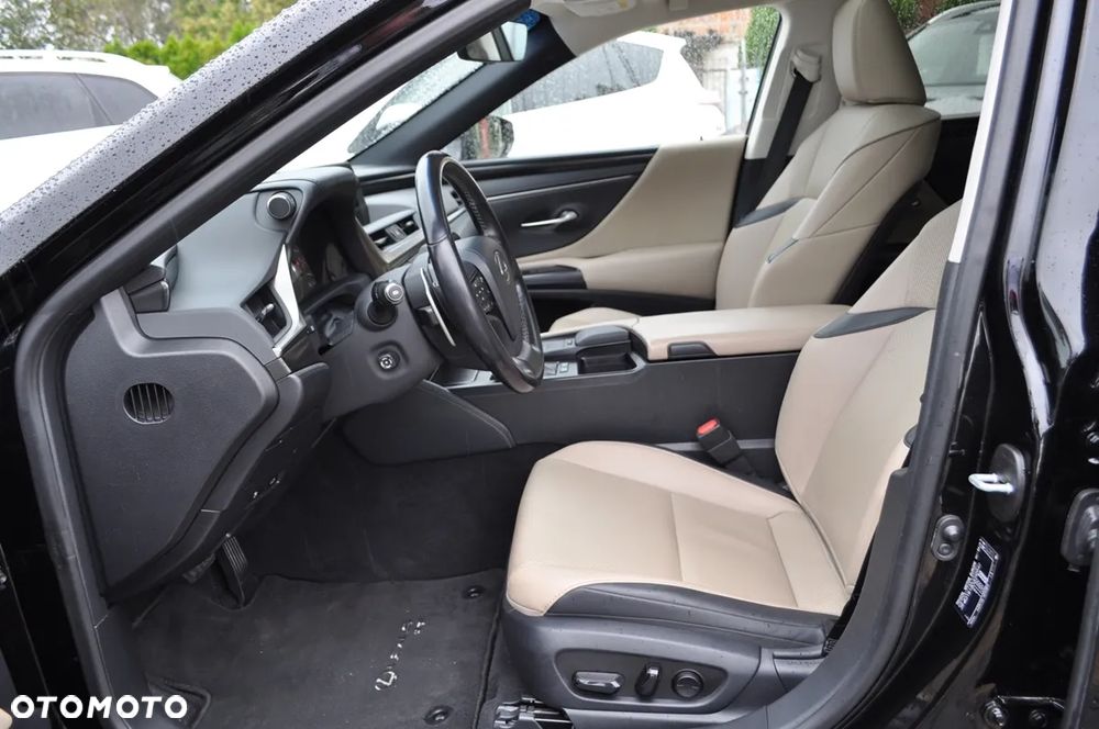 Lexus ES 300h Business Edition + - 16