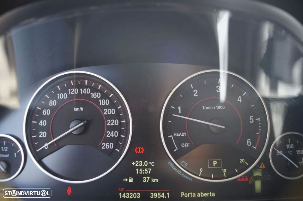 BMW 318 d Touring Auto - 8