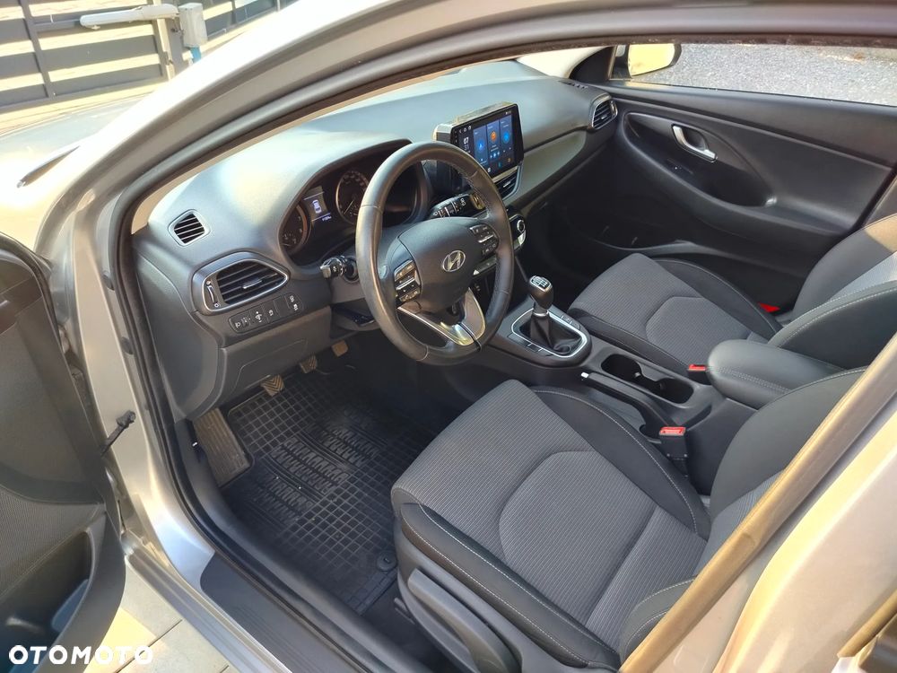 Hyundai i30 1.5 DPI Classic + - 10
