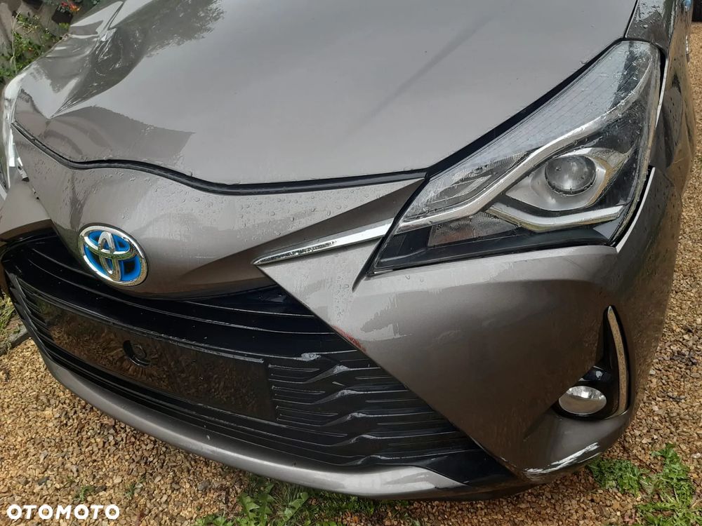 Toyota Yaris Hybrid 100 Premium - 1