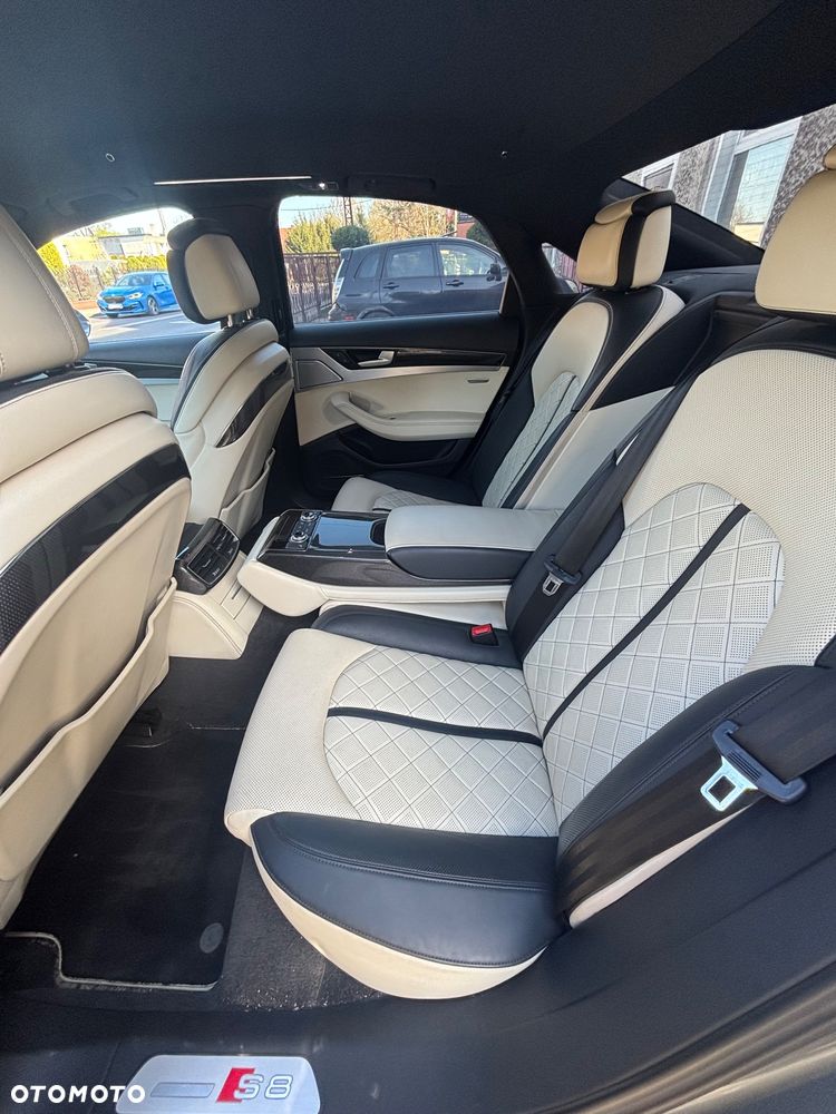 Audi S8 - 11