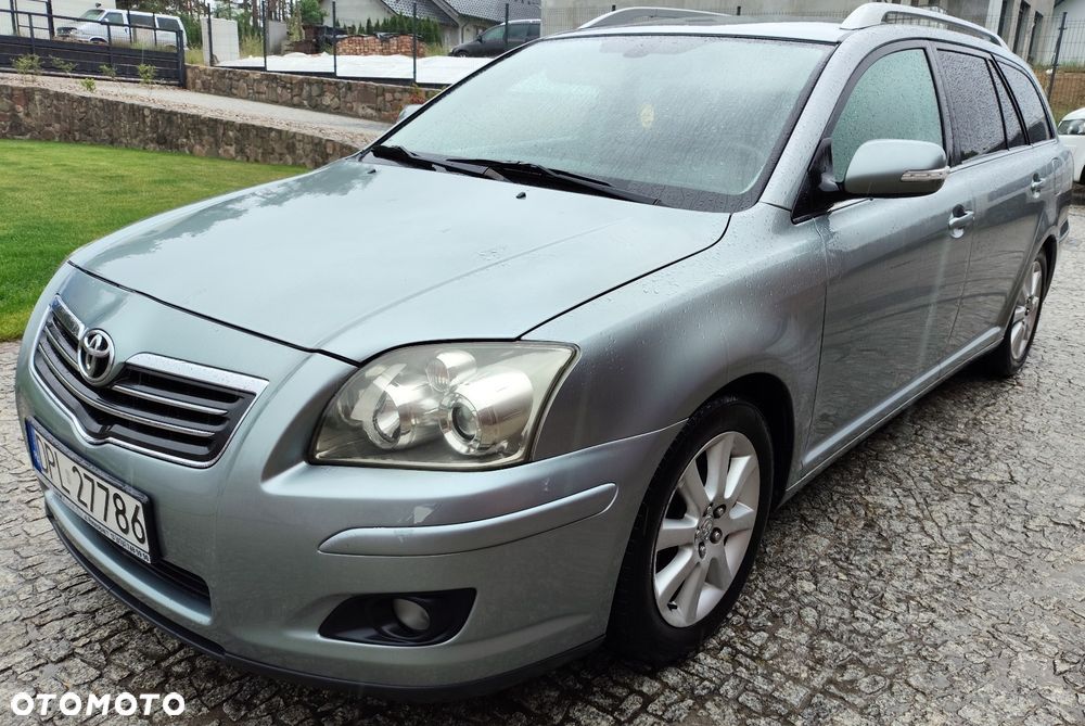 Toyota Avensis - 2