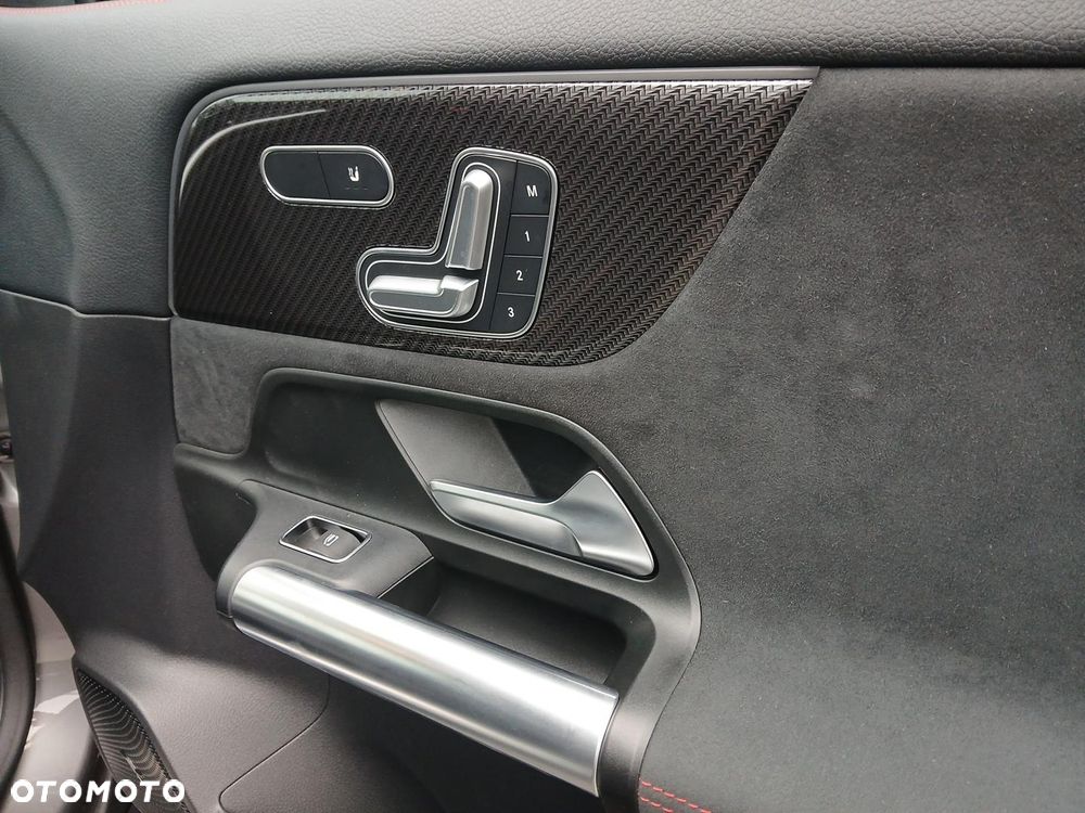 Mercedes-Benz GLA 200 AMG Line - 16