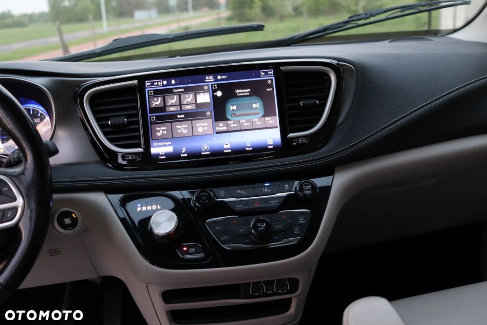 Chrysler Pacifica - 17