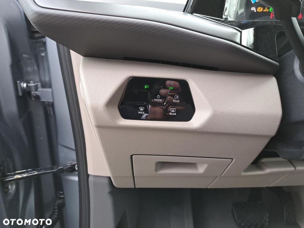 Volkswagen Multivan - 25