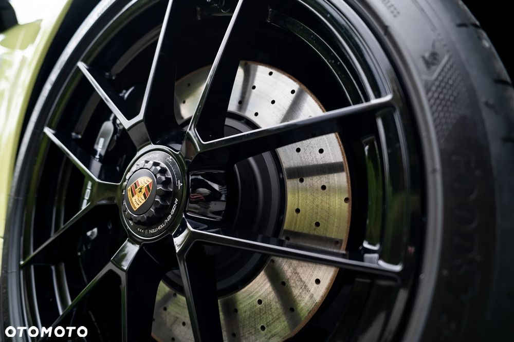 Porsche 911 Carrera T-Hybrid 4 GTS - 33