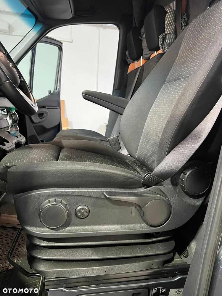 Mercedes-Benz Sprinter - 24