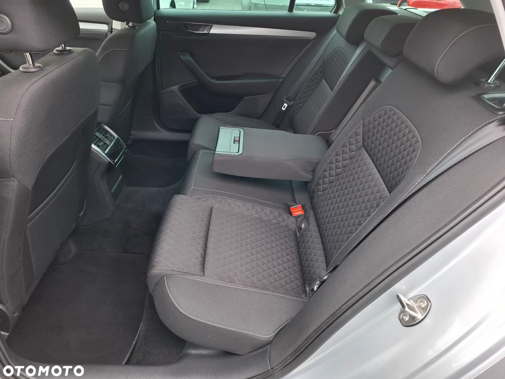 Skoda Superb Combi 2.0 TDI DSG Ambition - 11