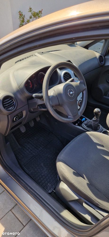 Opel Corsa 1.2 16V Essentia - 5