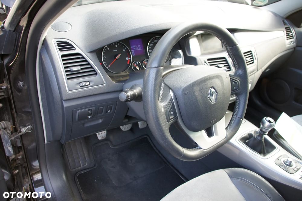 Renault Laguna dCi 150 FAP GT - 19