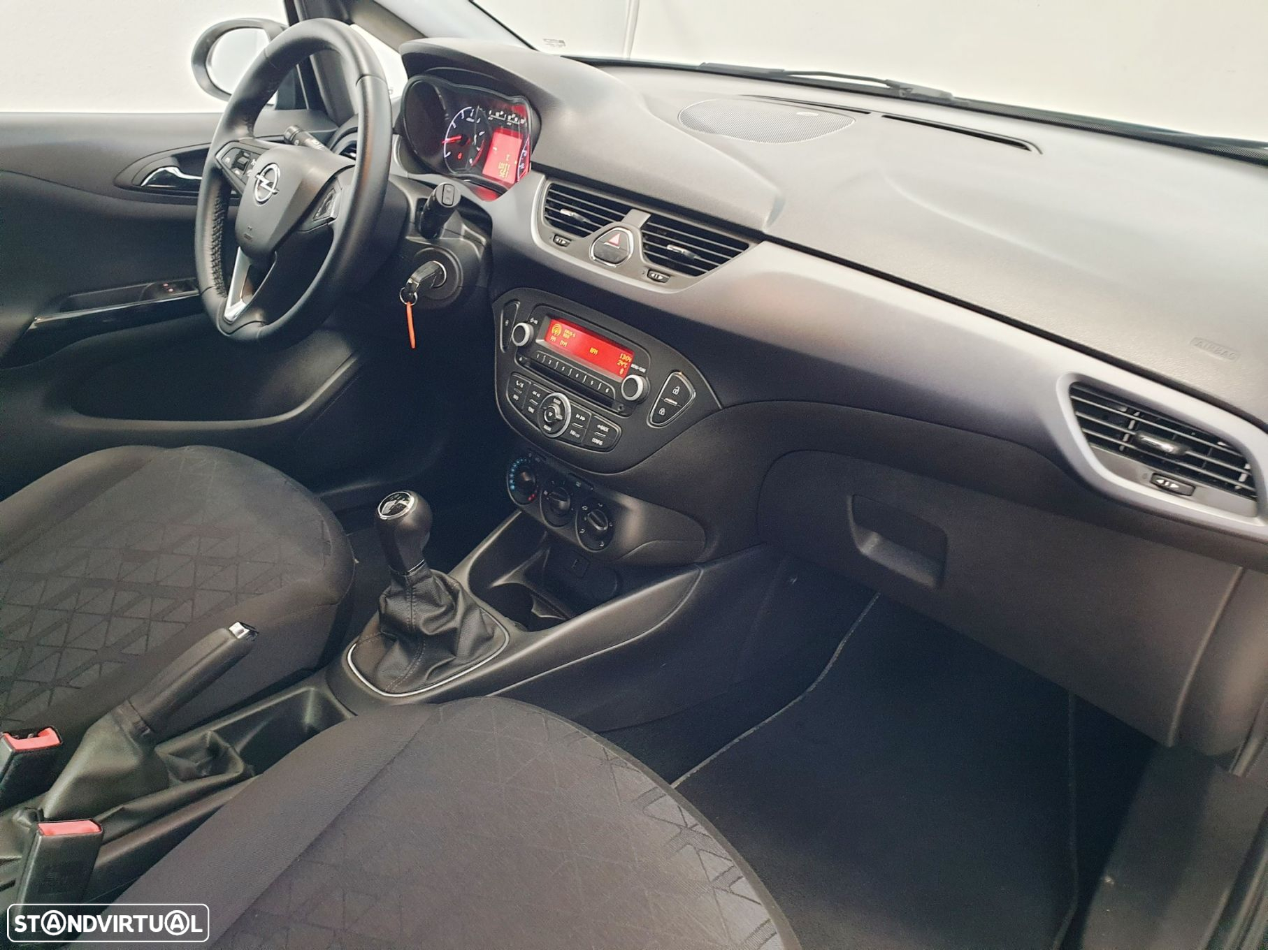 Opel Corsa 1.2 120 Anos - 23