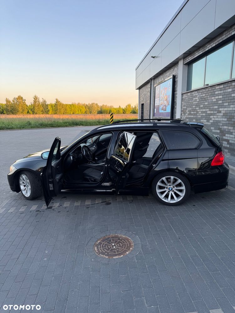 BMW Seria 3 320i - 4