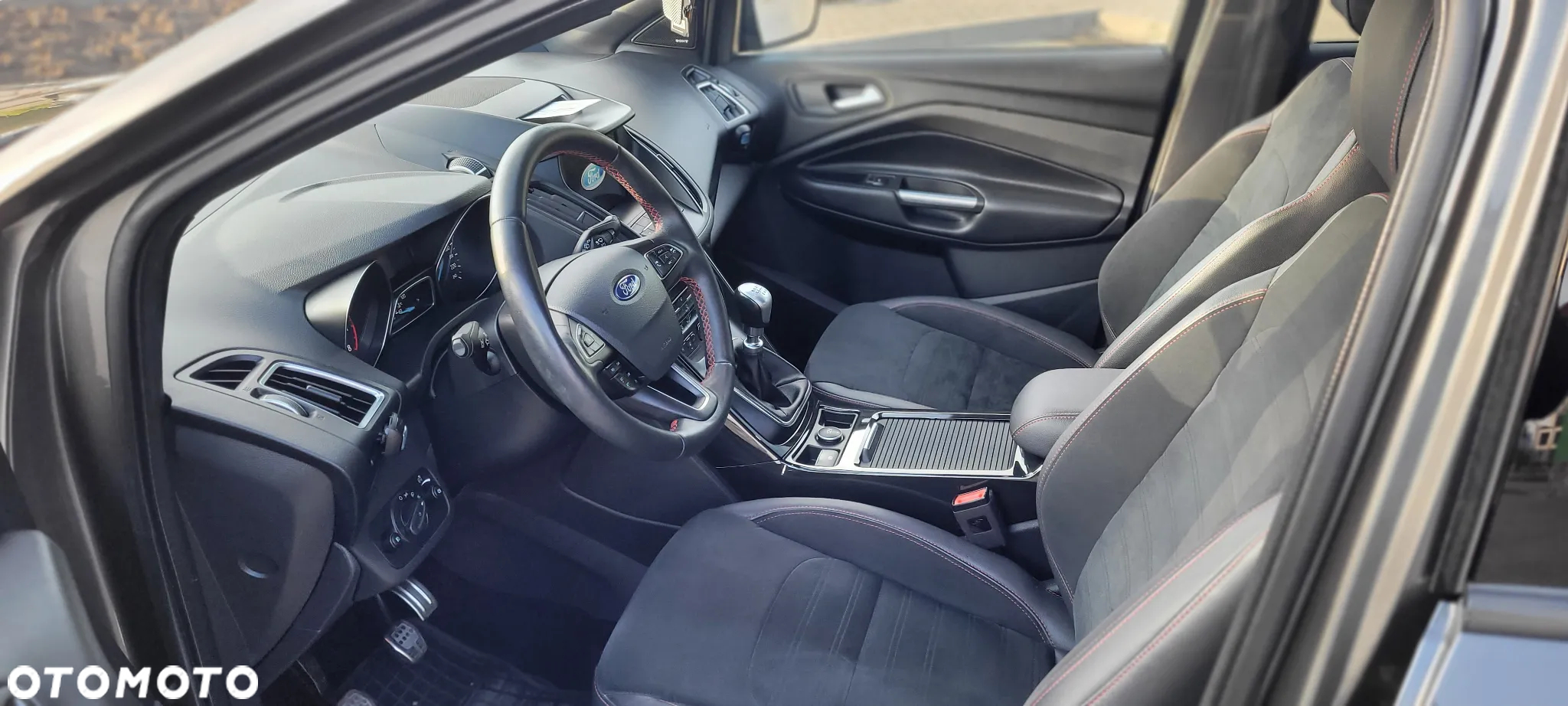 Ford Kuga 1.5 EcoBoost 2x4 ST-Line - 8
