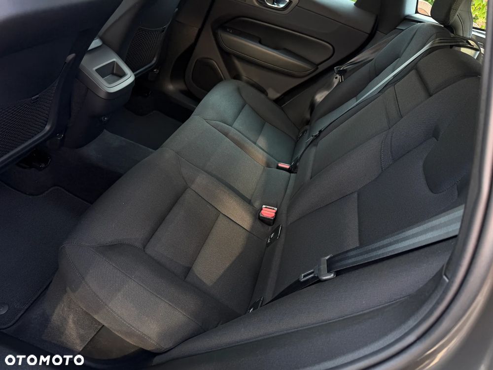Volvo XC 60 B4 B Momentum Pro - 31