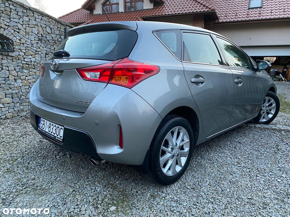 Toyota Auris 1.6 Premium - 2