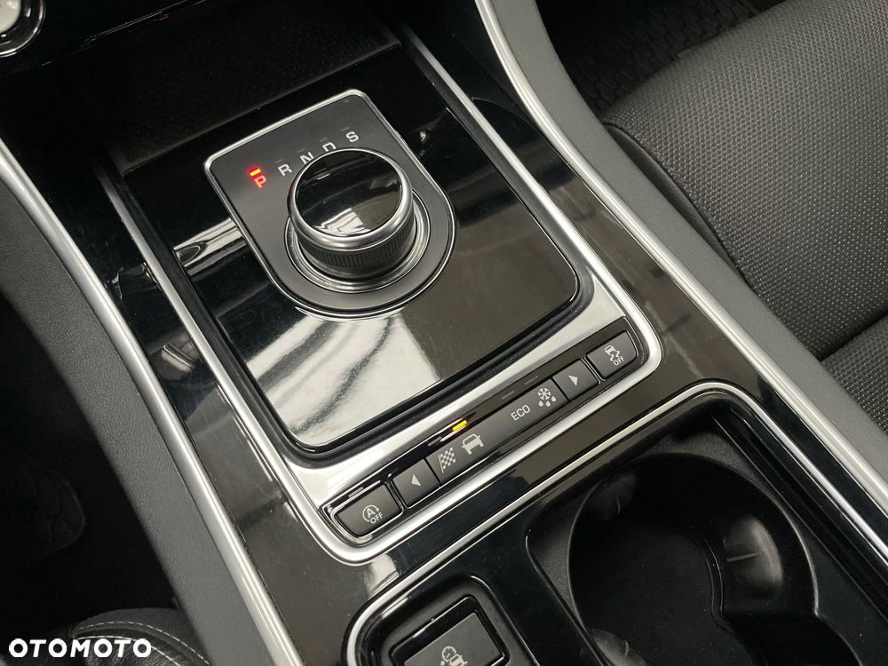 Jaguar XF 2.0 i4D AWD R-Sport - 16