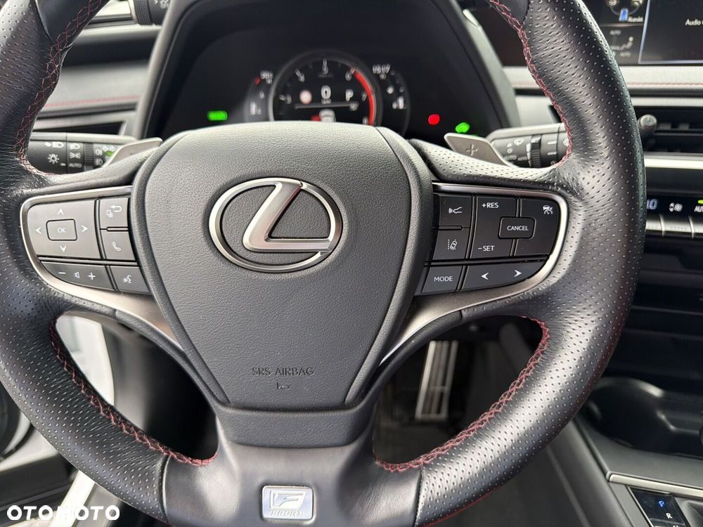 Lexus UX - 24