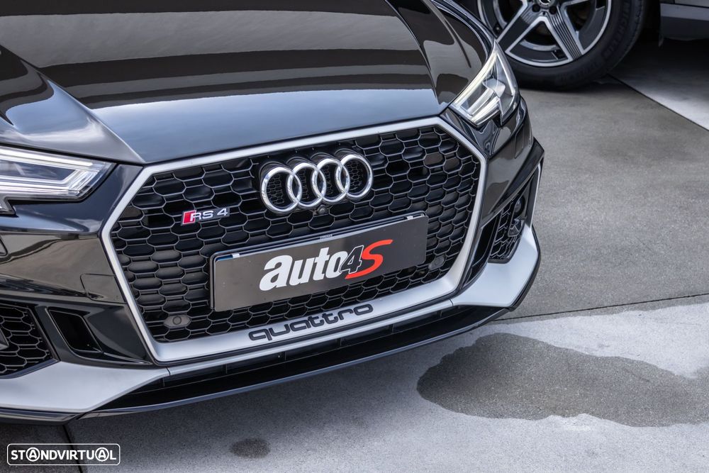 Audi RS4 Avant - 10