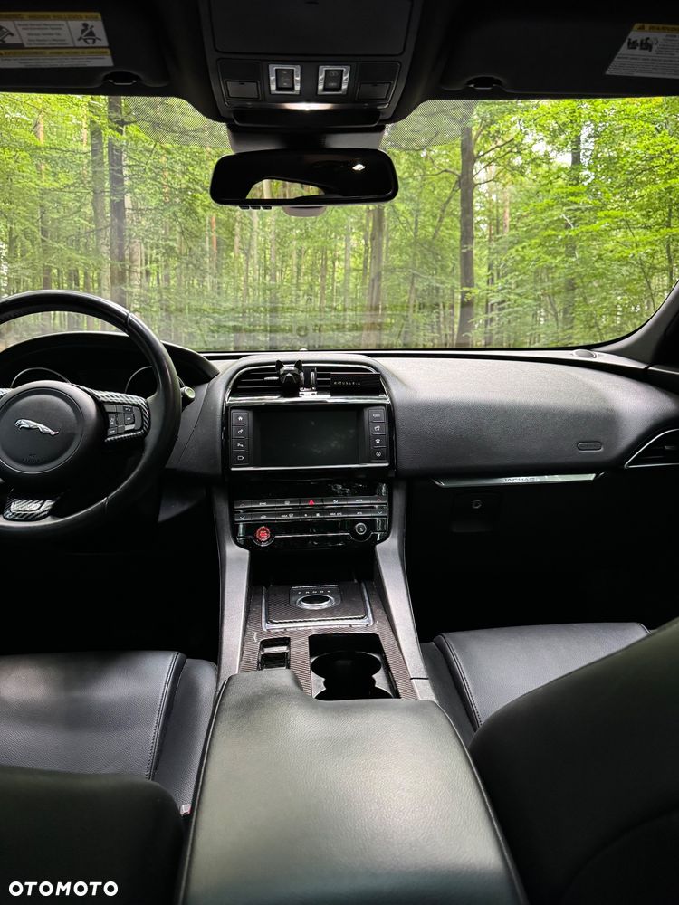 Jaguar F-Pace 2.0 i4P AWD Prestige - 11