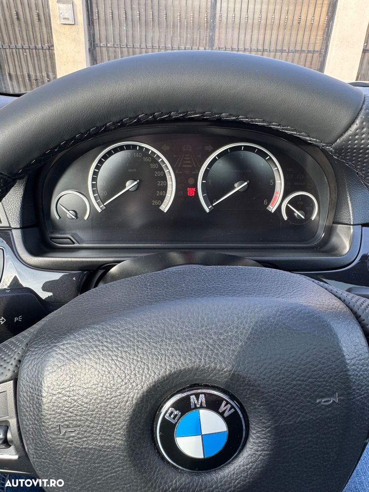 BMW Seria 5 525d xDrive - 16
