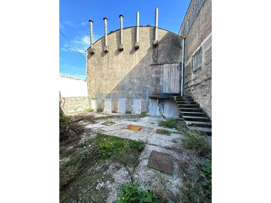 Prédio com propriedade total Centro de Milheiros (460 m²) - Grande imagem: 2/6