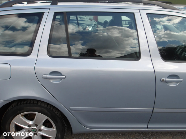 DRZWI PRAWY TYŁ SKODA OCTAVIA II LIFT KOMBI LAKIER: 9452