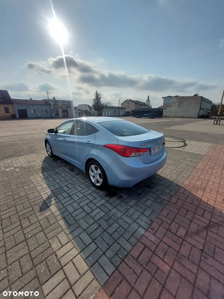 Hyundai Elantra 1.6 Classic + - 16