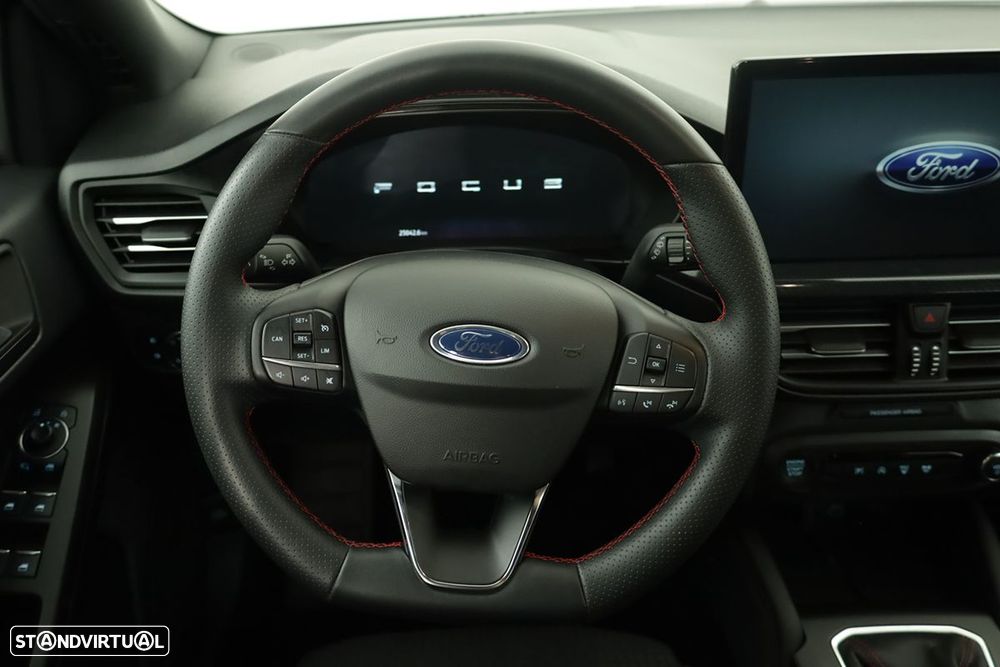 Ford Focus 1.0 EcoBoost MHEV ST-Line X - 14