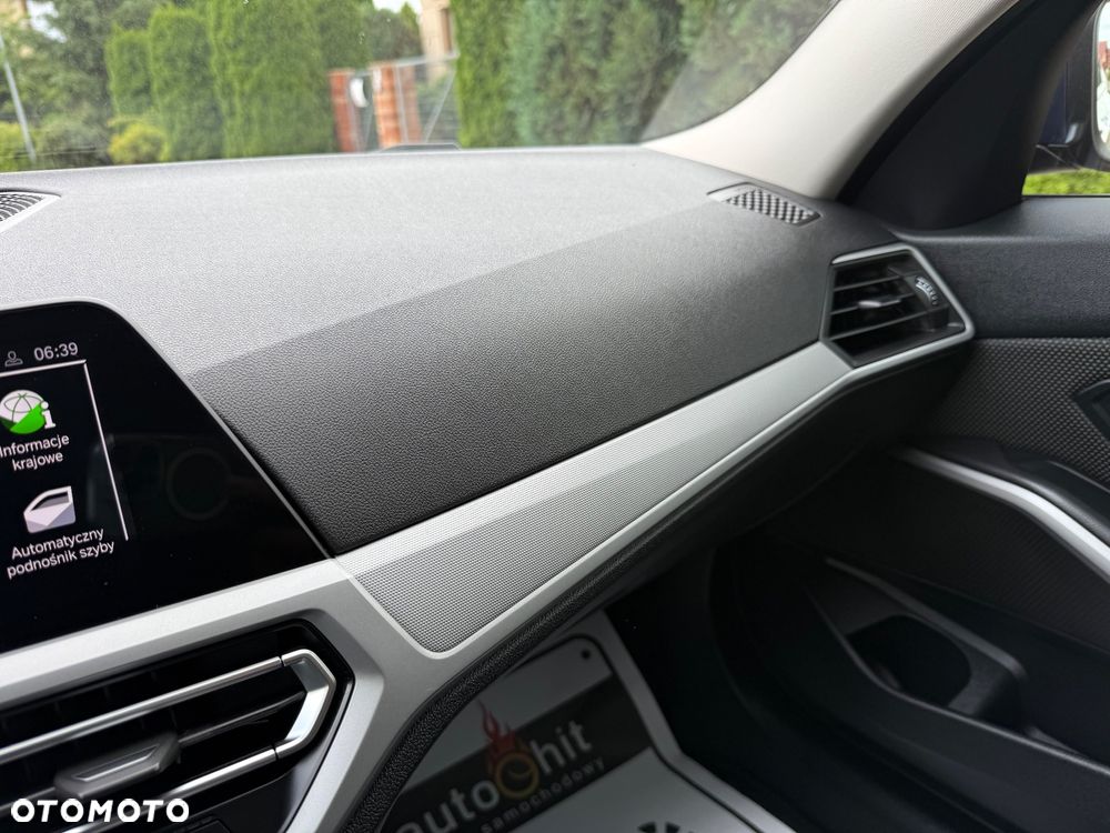 BMW Seria 3 318d Sport Line - 37