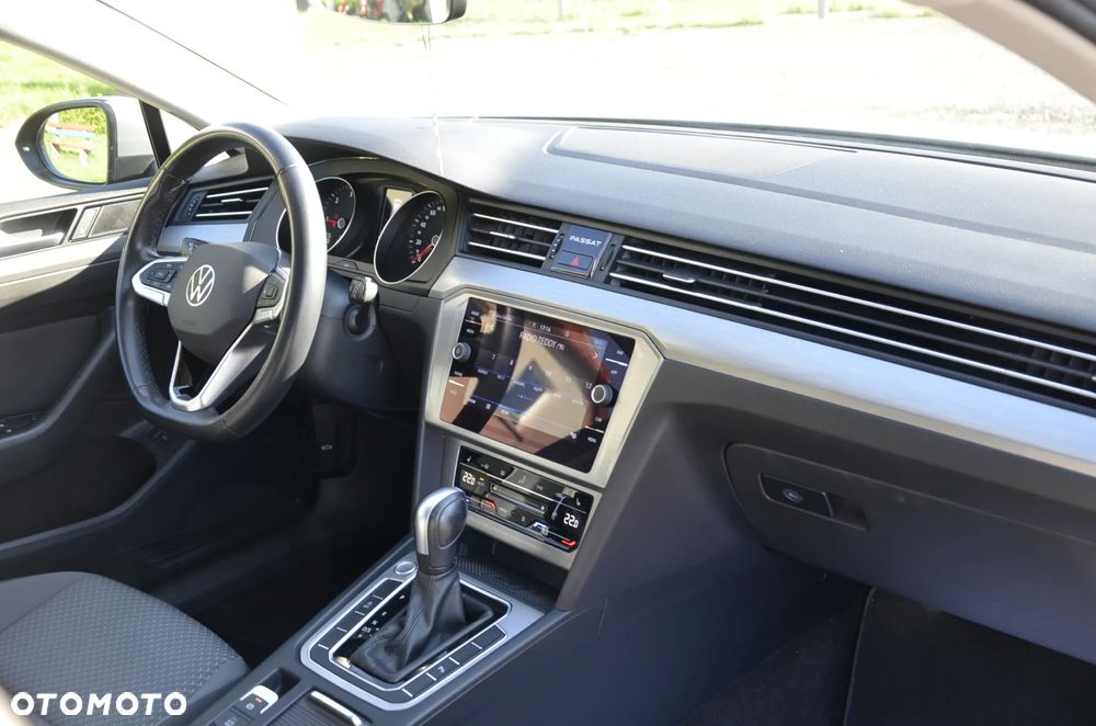 Volkswagen Passat - 25