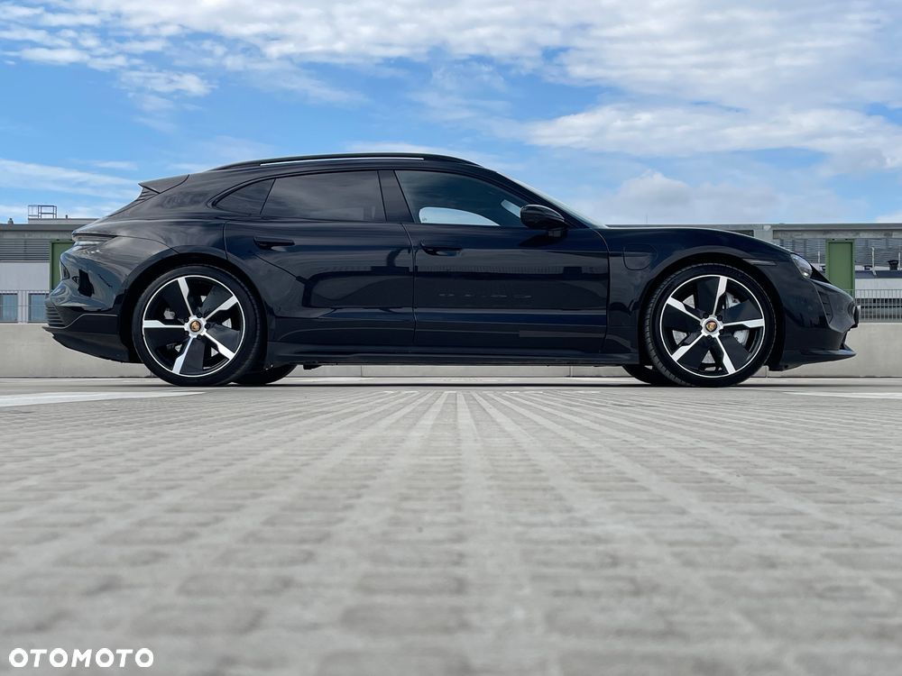 Porsche Taycan Turbo - 12