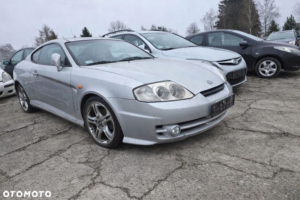 HYUNDAI COUPE II Tiburon 2,0 zacisk jarzmo prawy tył - 2
