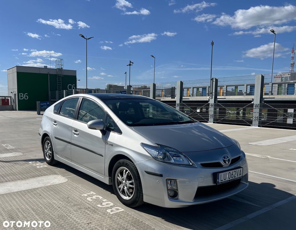 Toyota Prius (Hybrid) Executive - 3