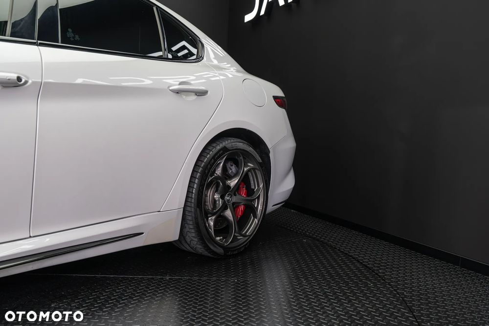 Alfa Romeo Giulia 2.9 Bi Turbo V6 Quadrifoglio - 21