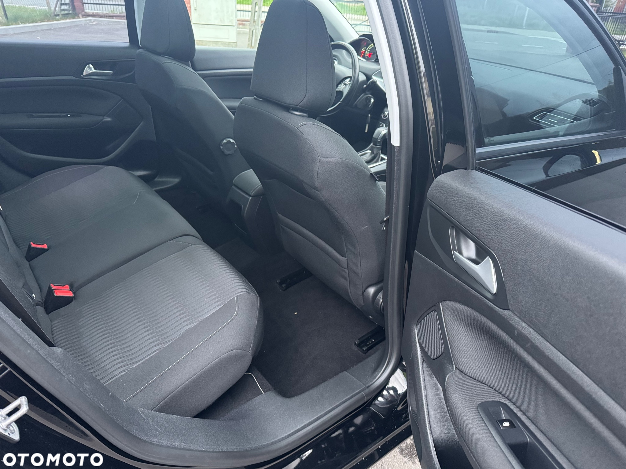 Peugeot 308 SW 1.2 PureTech Allure S&S EAT6 - 25