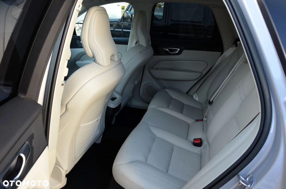Volvo XC 60 B4 D Geartronic RDesign - 25