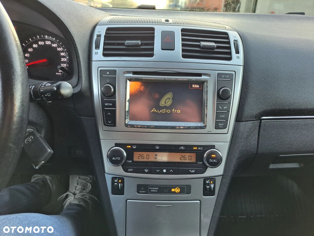 Toyota Avensis 1.8 Premium - 13