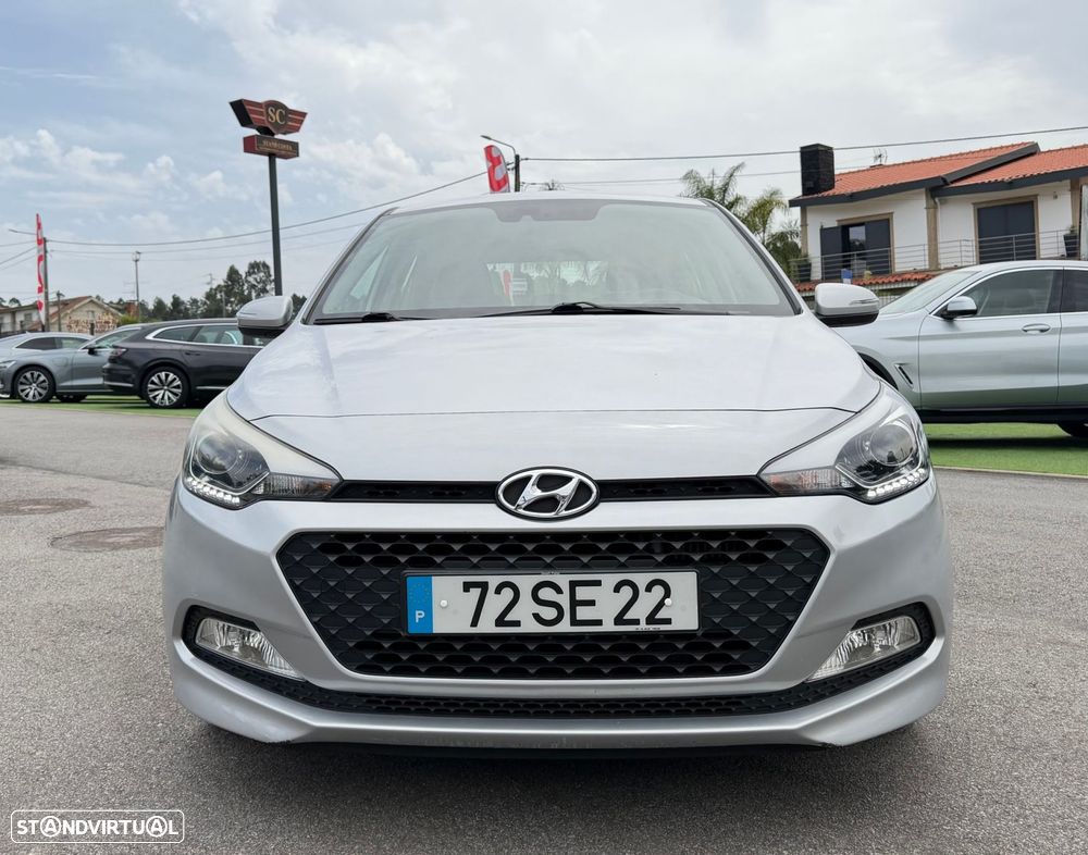 Hyundai i20 1.1 CRDi Comfort+Pack Look+JLL16 - 9