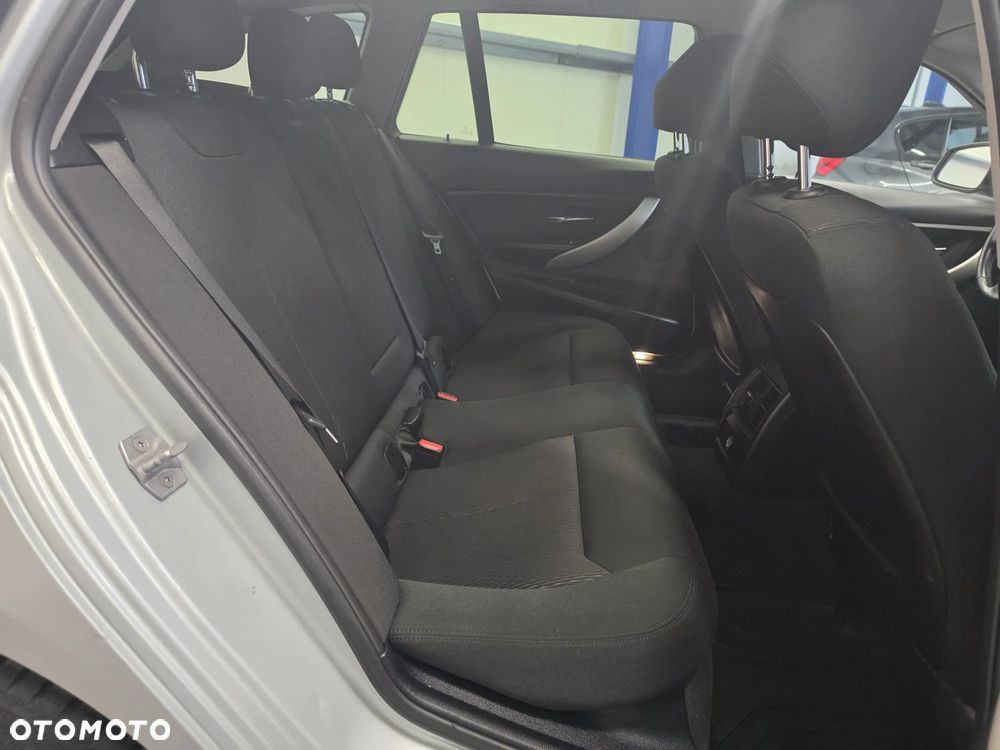 BMW Seria 3 318d Advantage - 25